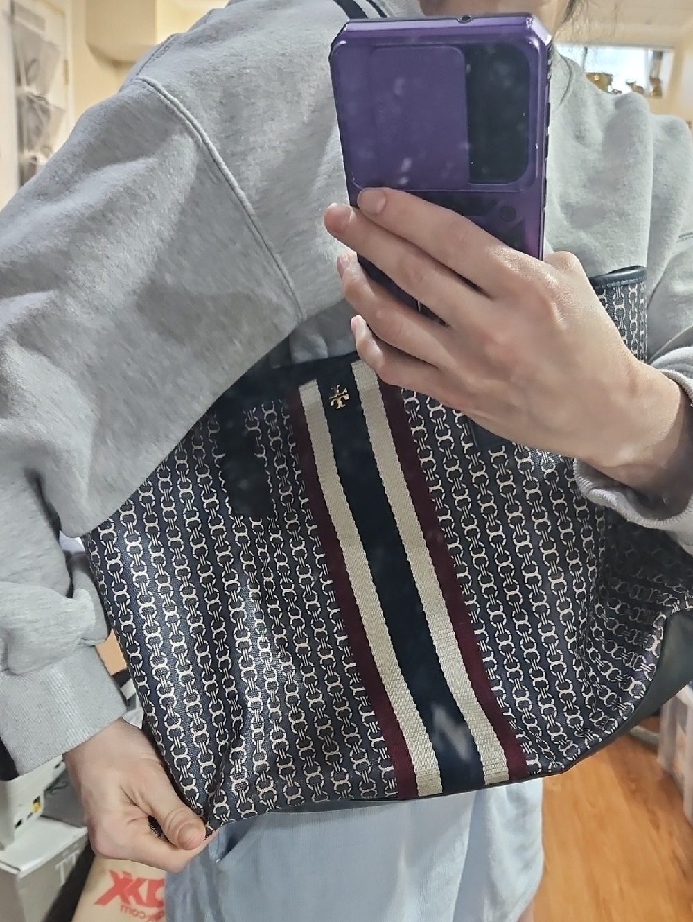 Tory Burch Gemini Link Tote - Picture 15 of 17